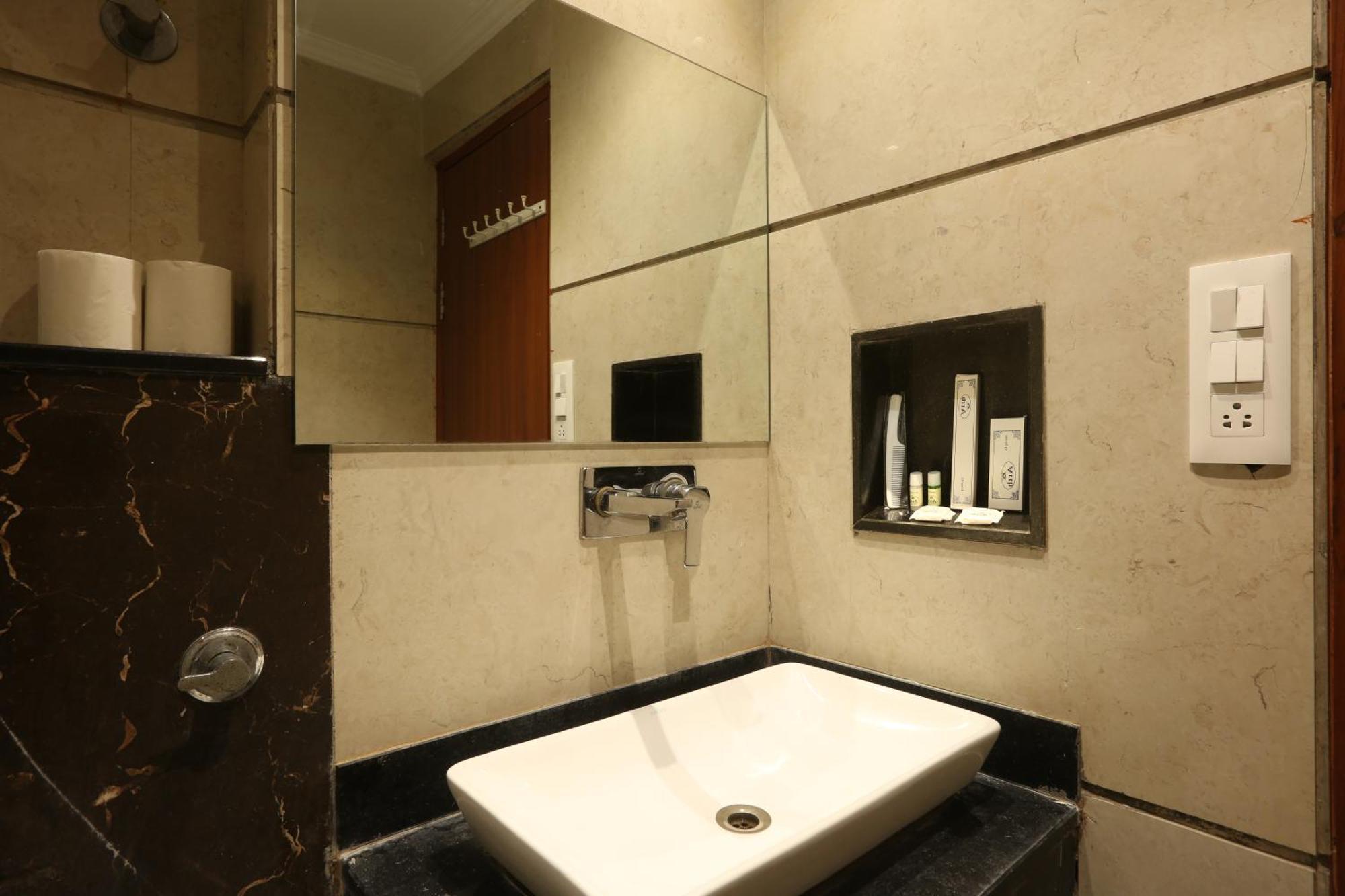 Hotel Arch Suites - Near Aerocity New Delhi Ngoại thất bức ảnh